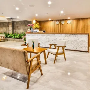 Grand Lee Hotel